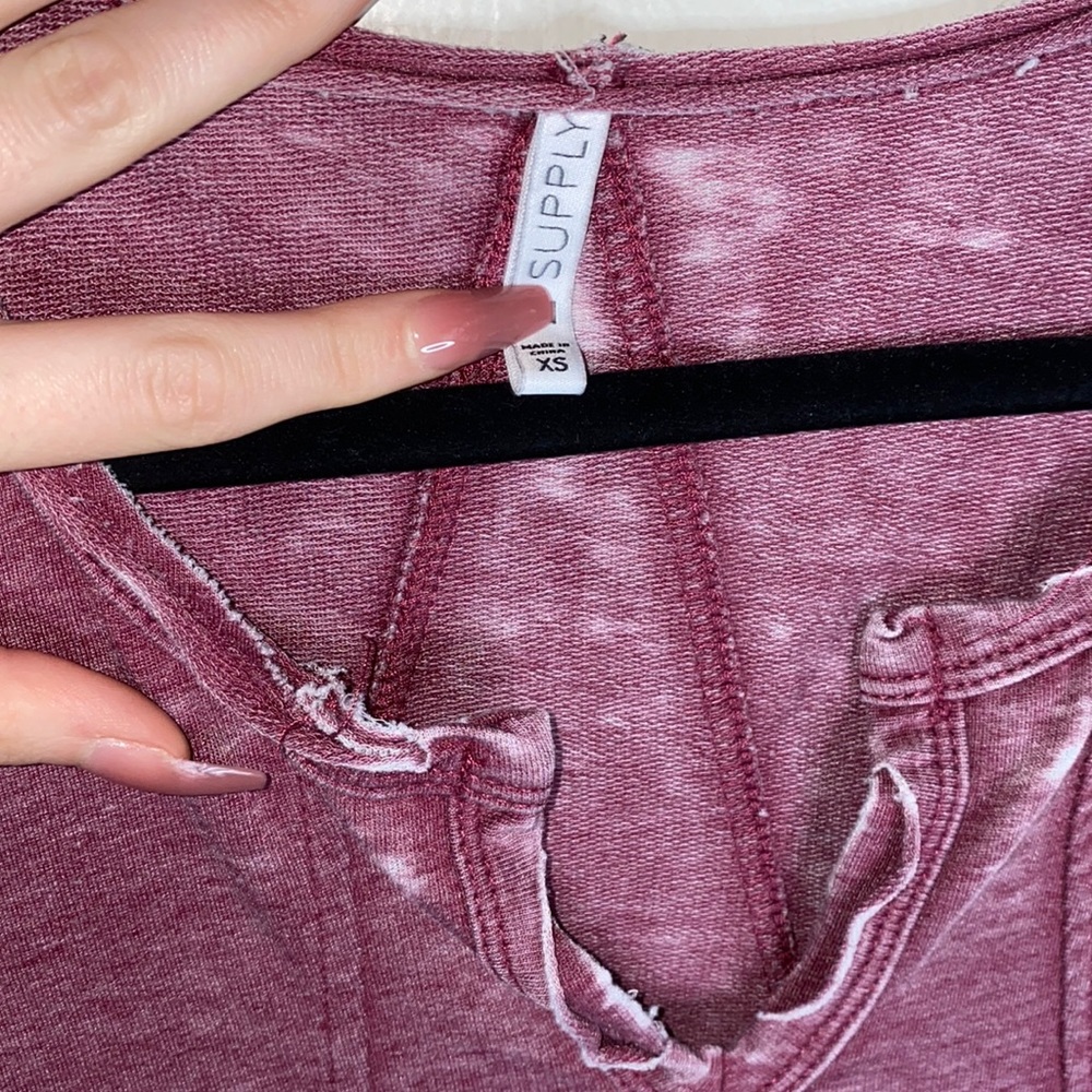 🪼Adorable lightweight distressed maroon dress! - Picture 3 of 5